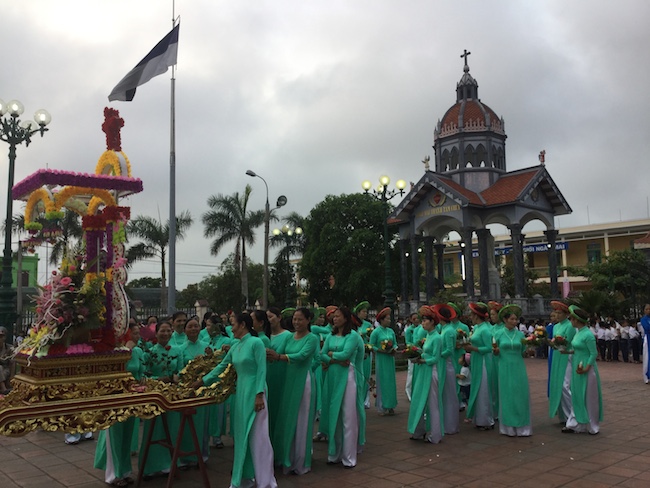 Thánh Thể làm nên Tháng Hoa rất Hưng Nghĩa