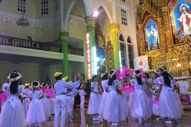 Thánh Thể làm nên Tháng Hoa rất Hưng Nghĩa